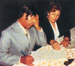 Foto de Chico Xavier psicografando